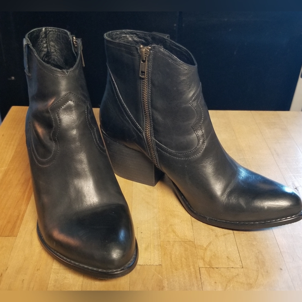 Cool Way Women's Size 10 Black Leather Ankle Boots